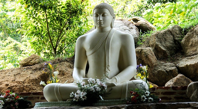 budha statue srilanka